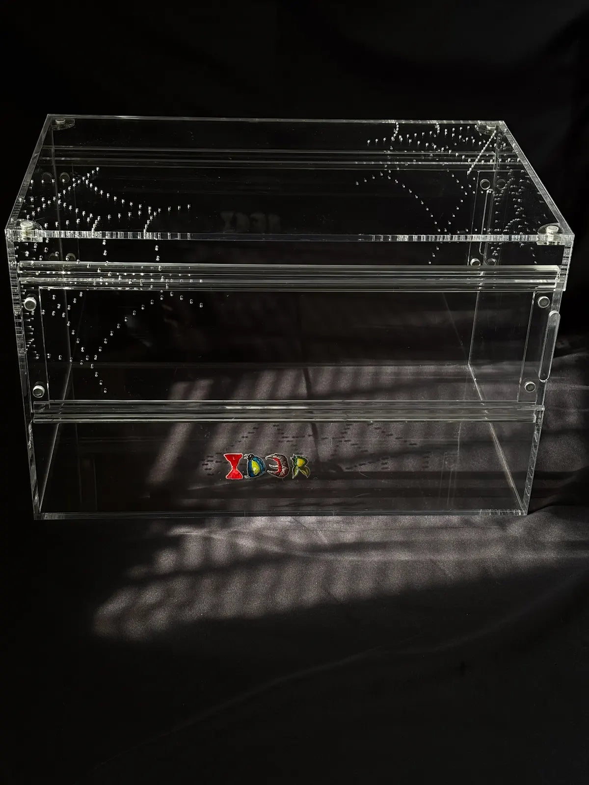 Large Terrestrial Acrylic Enclosure - 40x25x25cm - Dual Magnetic Sliding Doors & Removable Lid