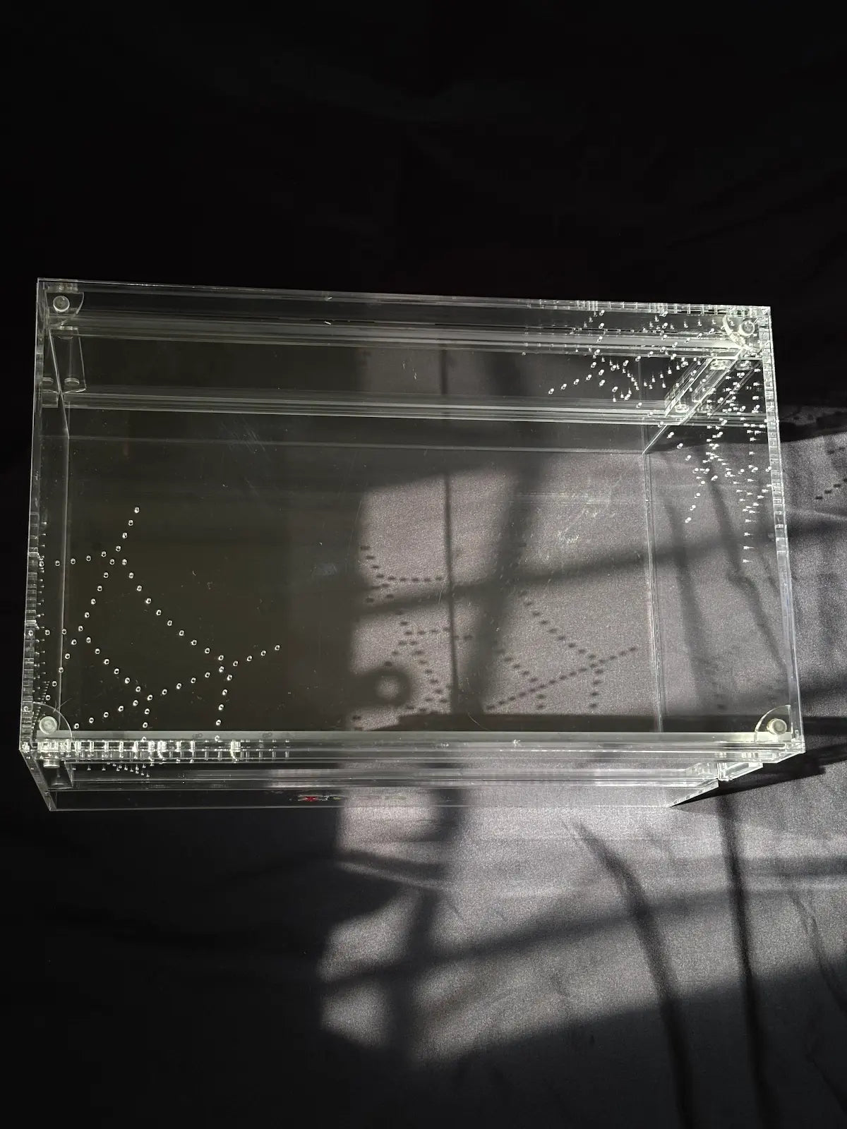 Large Terrestrial Acrylic Enclosure - 40x25x25cm - Dual Magnetic Sliding Doors & Removable Lid